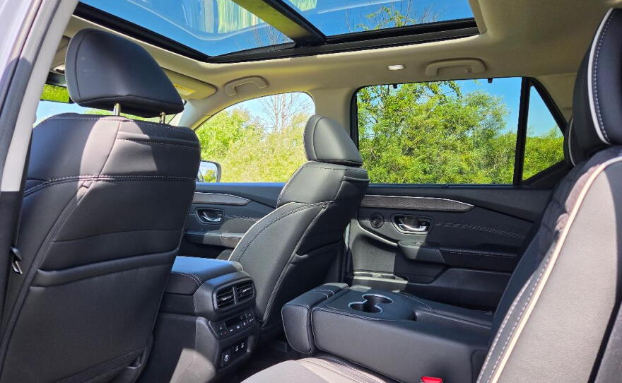 2026 Honda Pilot AWD Elite row 2