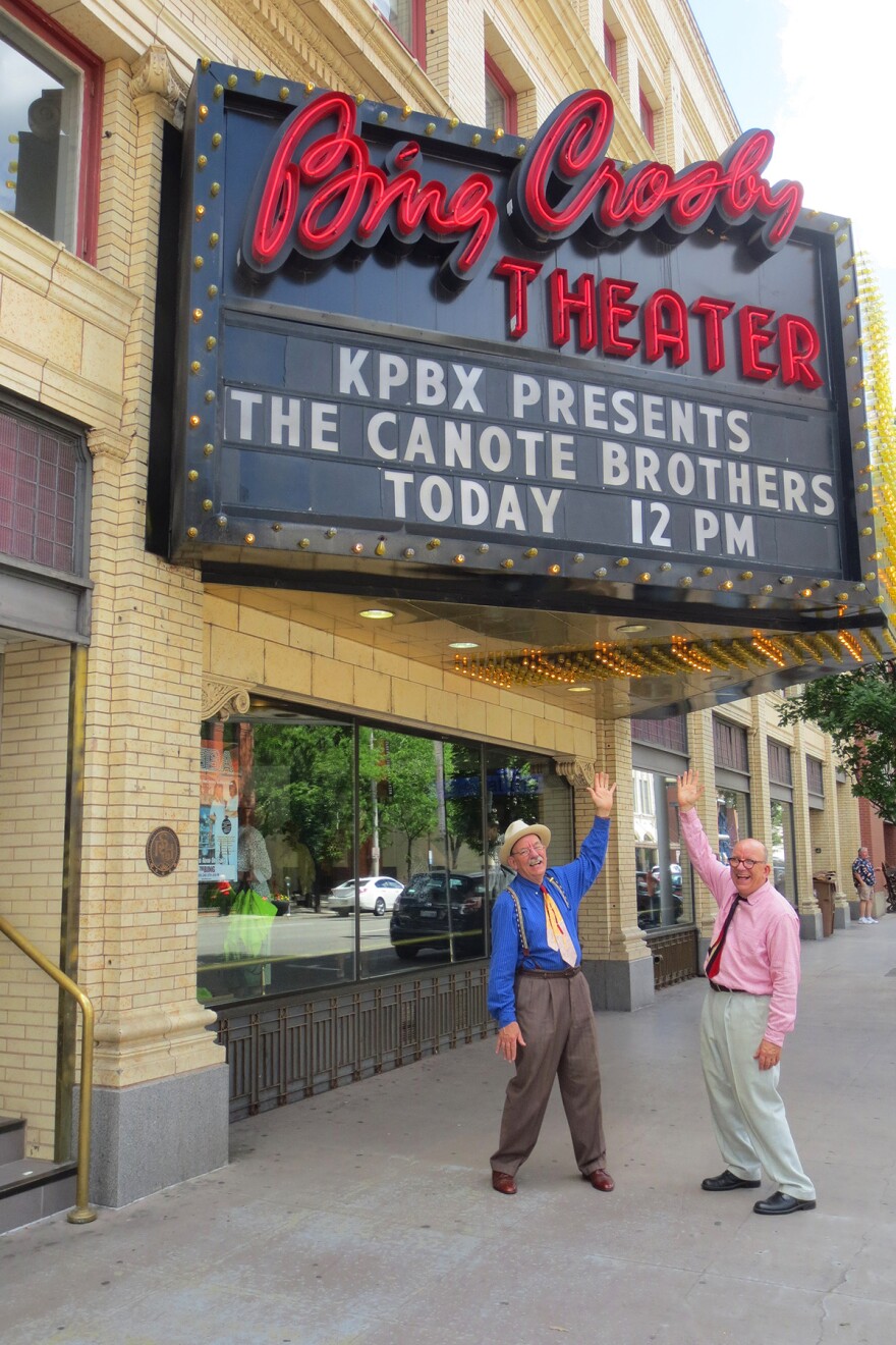 img_5315_canote_with_their_marquee.jpg