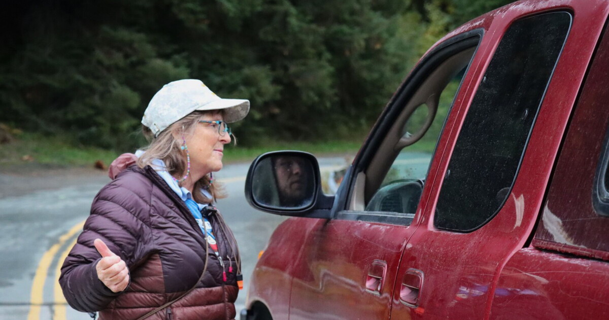 This Haines woman educates tourists about bears on her own time