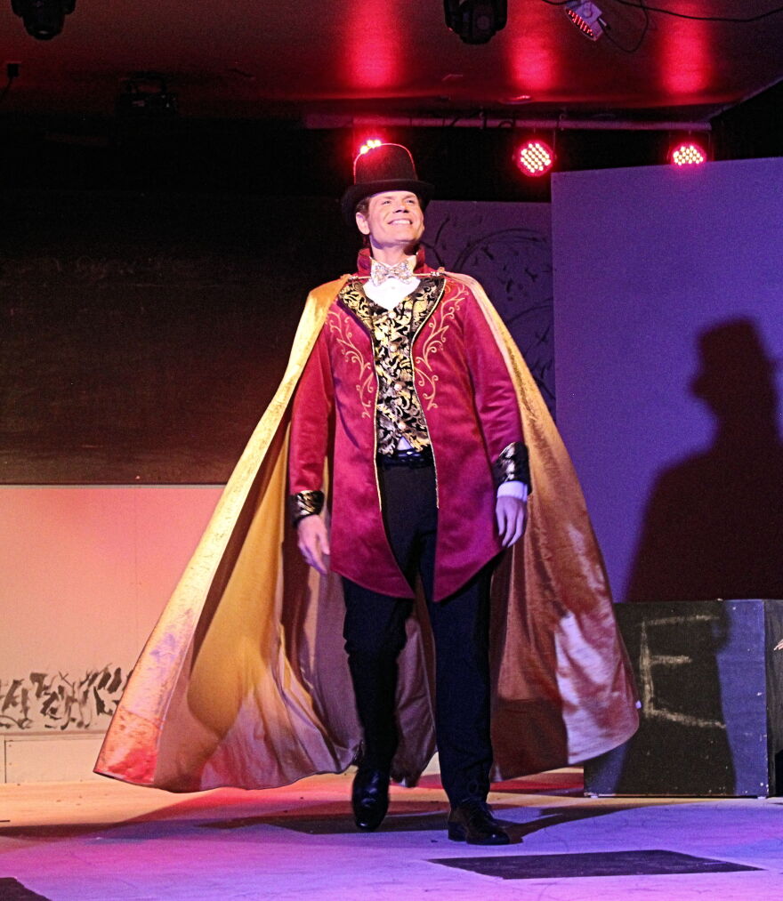 Kevin Crumpler, the Escapologist. 