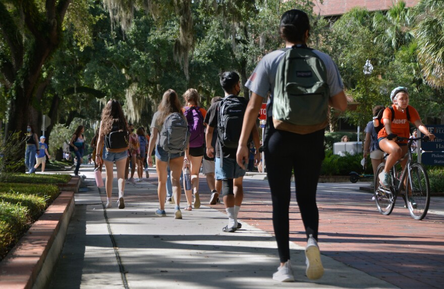 Students walk in between class periods on campus at the University of Florida in Gainesville on Wednesday, September 22, 2021. (Rachael Gregory/Fresh Take Florida)