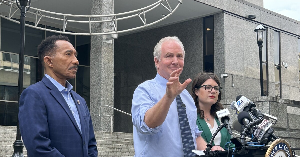 Maryland lawmakers seek answers after touring Baltimore ICE facility