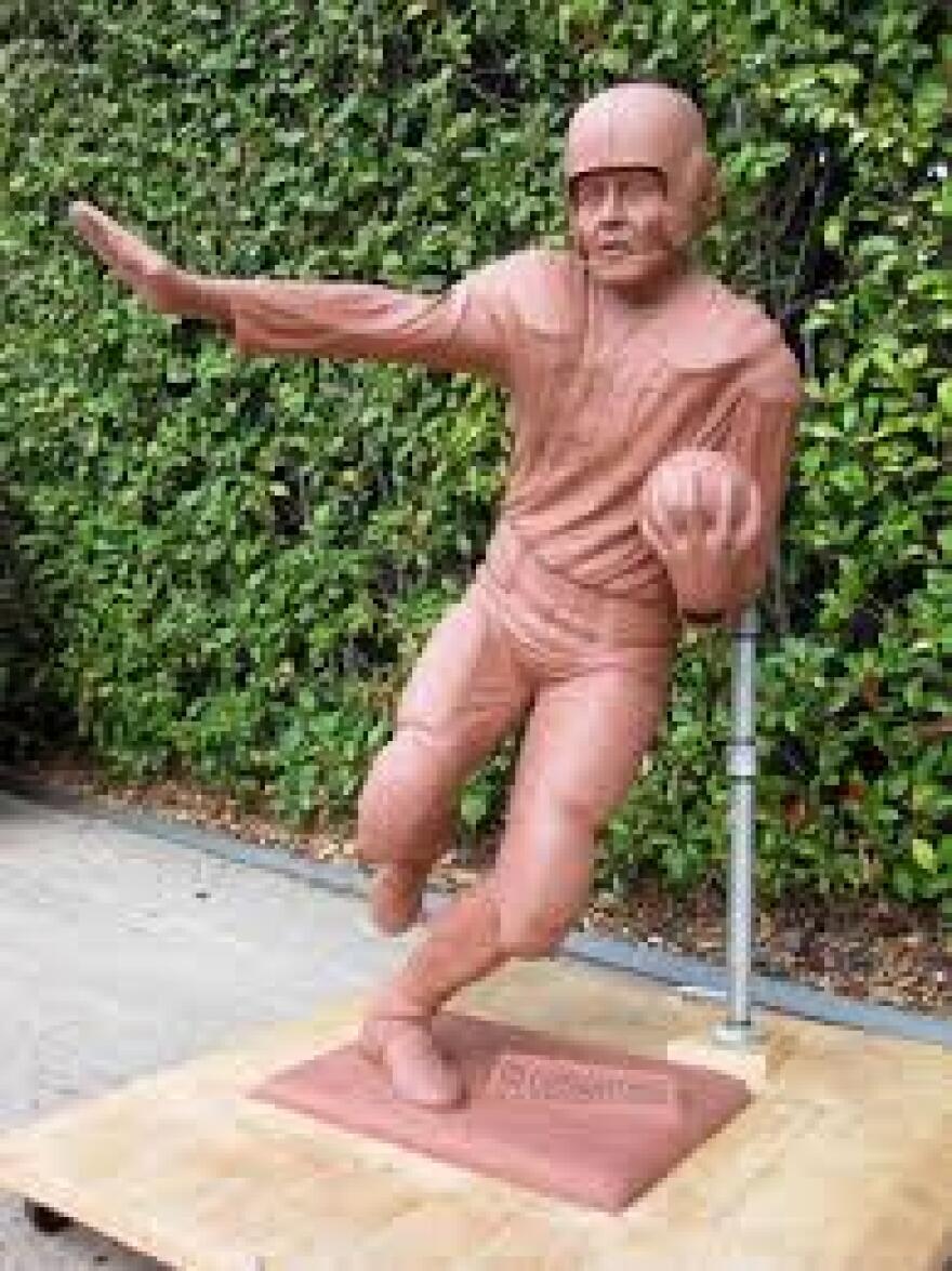 bill_cross_statue_0.jpg