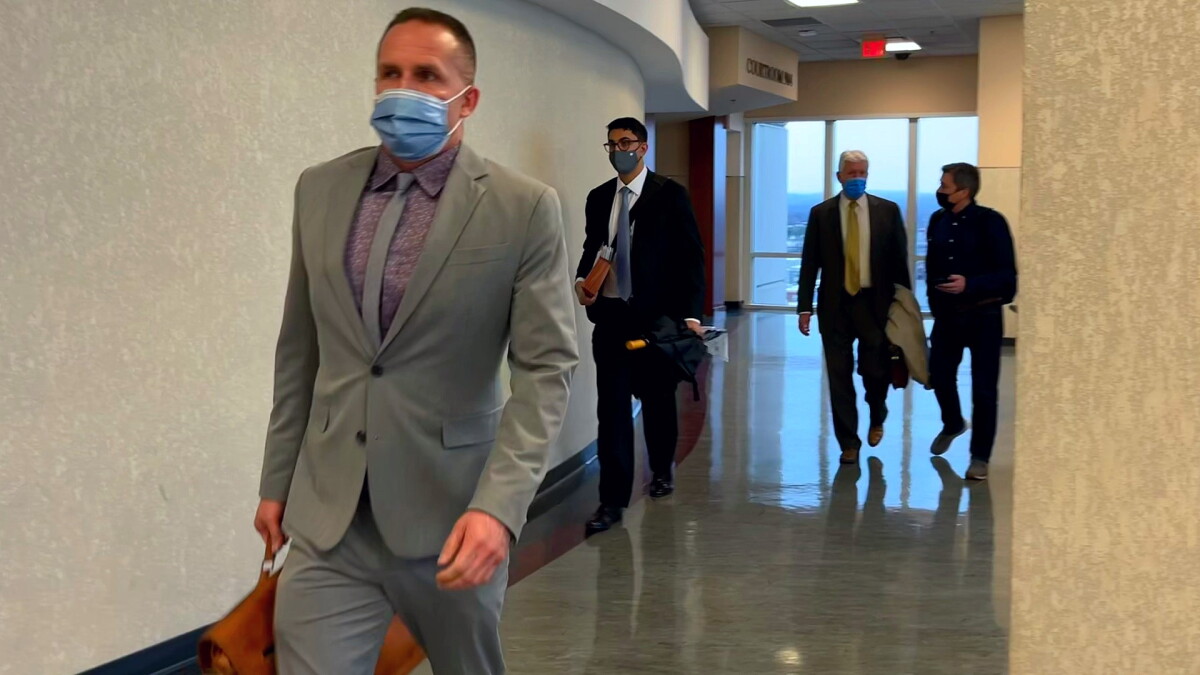Jury selection begins in federal trial for former Louisville detective Brett Hankison - Vimarsana News