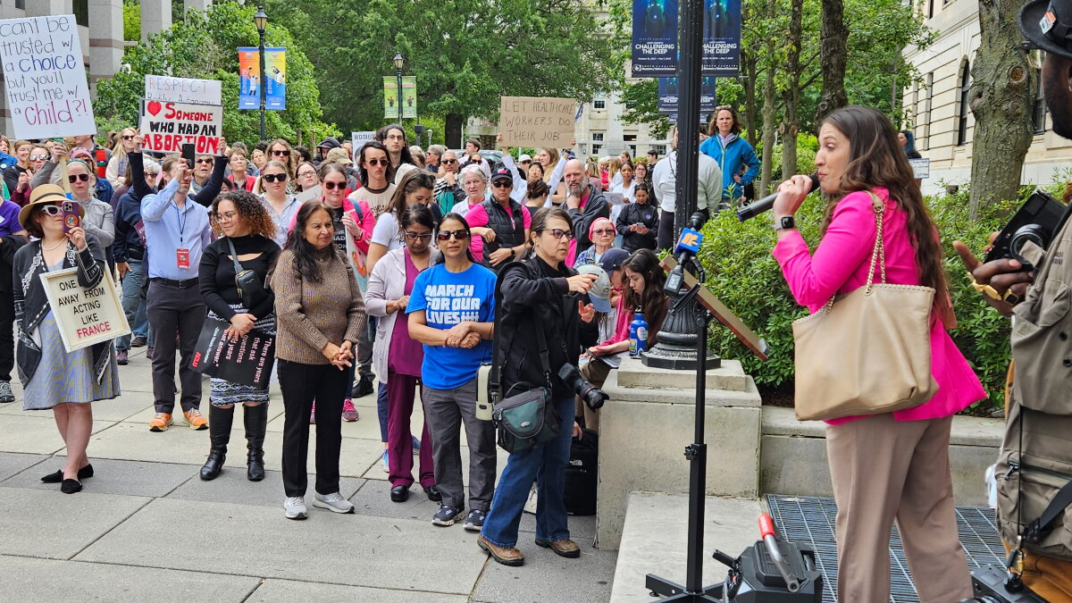 Gov. Roy Cooper to veto abortion bill at Saturday rally - Vimarsana News