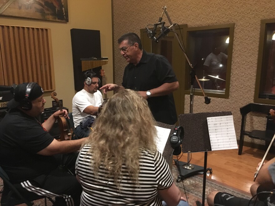 federico_chavez_blanco_instructing_musicians.jpg
