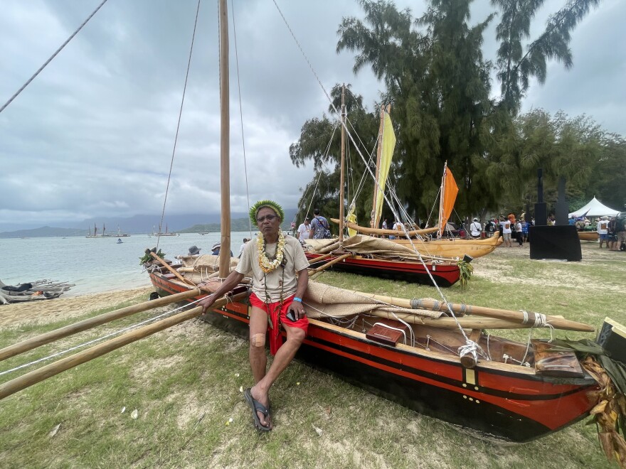Plasito Eselugupi of Yap carved the canoes CHecHemeni and Yalen.