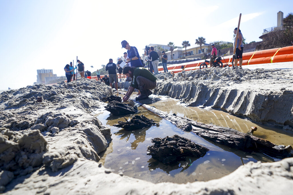 Beach erosion from Hurricane Nicole uncovers a wooden ship dating to the 1800s near Daytona Beach - Vimarsana News