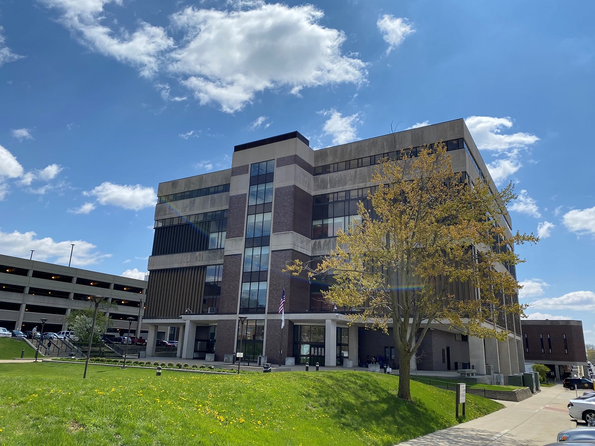 McLean County jury awards a $9.1 million verdict for a Bloomington woman's  death | WGLT
