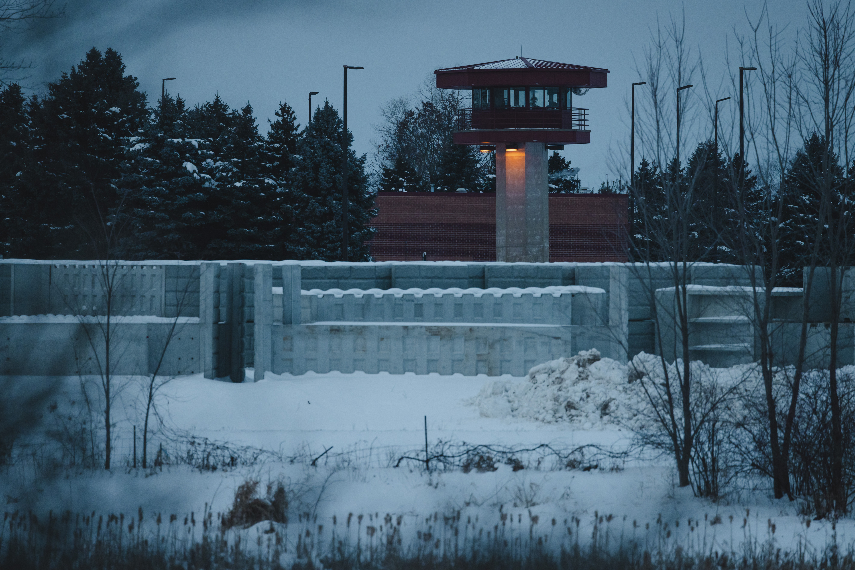 ●LOCK DOWN INMATES Judge: La.'s prison's lockdown conditions violate inmates