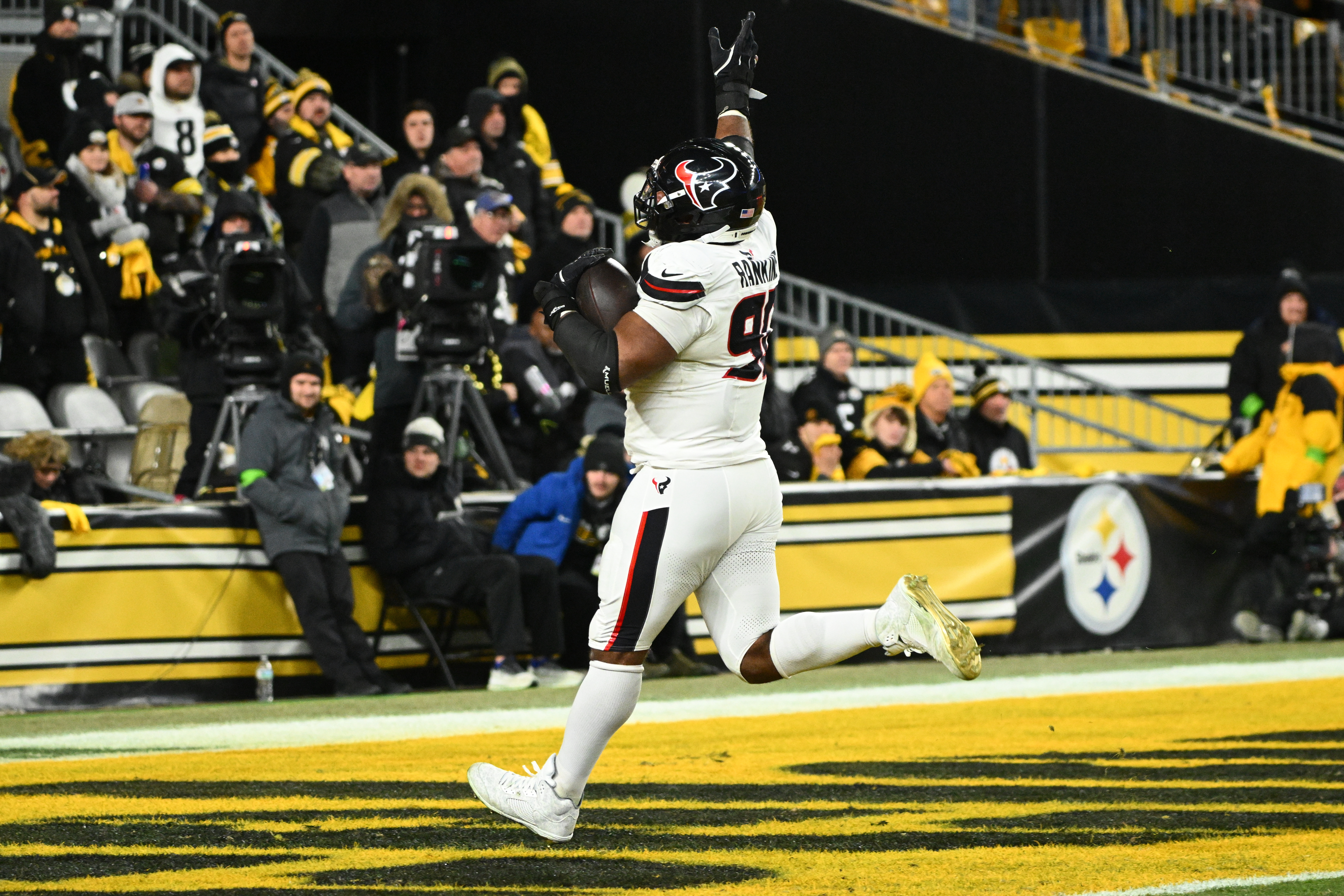 Texans stifle Aaron Rodgers and the Steelers 30-6 for franchise's