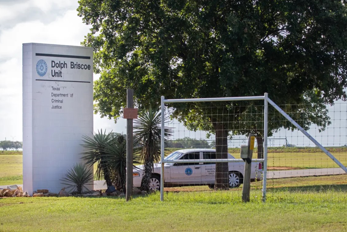 Guards Staffing Empty Texas Prison As Officials Work On Abbott's Plan To Use It For Immigrants - Vimarsana News