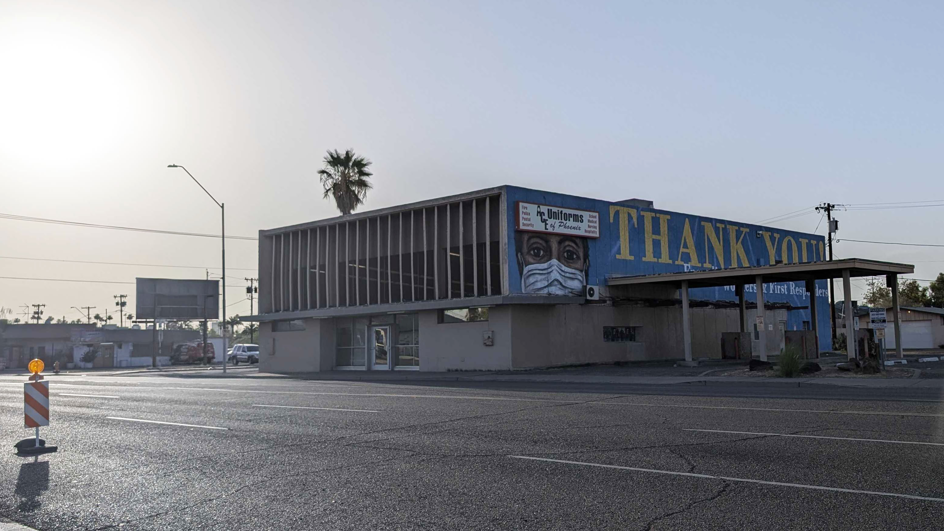 初代 INFOBAR BUILDING This building had the 1st drive-thru bank in Phoenix. It could get