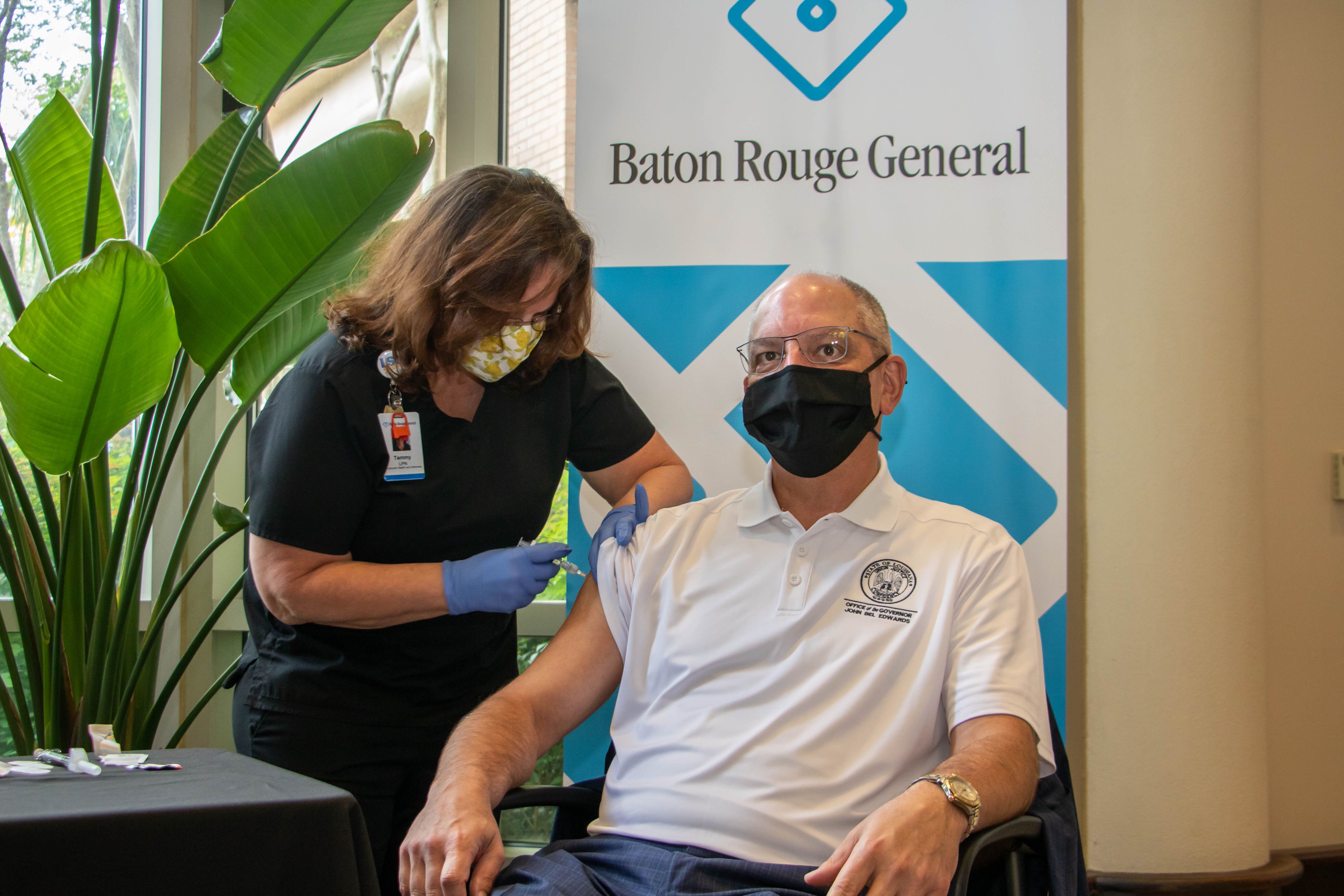 Gov. John Bel Edwards gets COVID booster and flu vaccine; urges Louisiana  to do the same | WRKF
