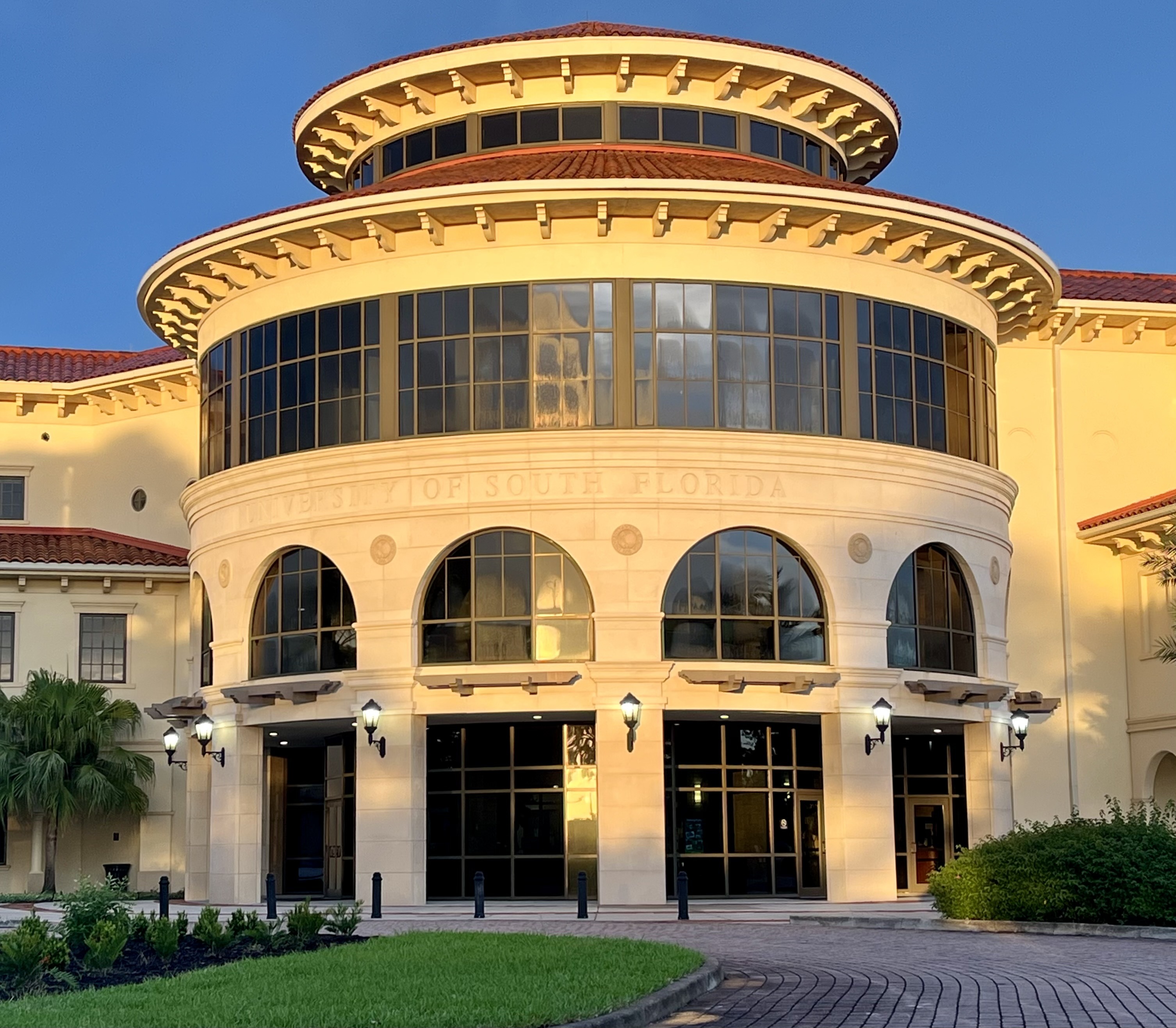 Business leaders say closing USF Sarasota-Manatee would hurt local economy