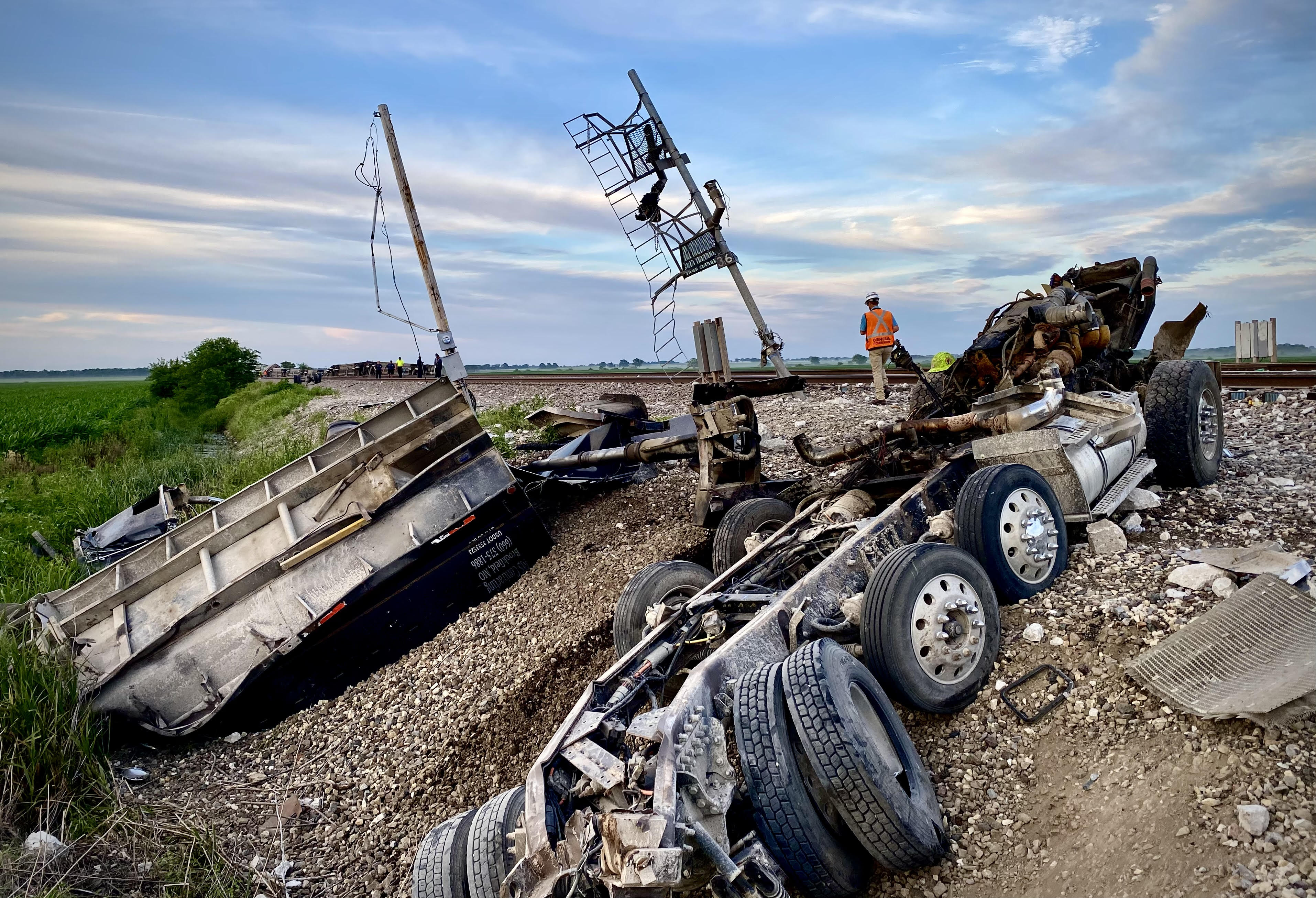 Missouri Amtrak crash widow sues railroad over unsafe crossing - Vimarsana News