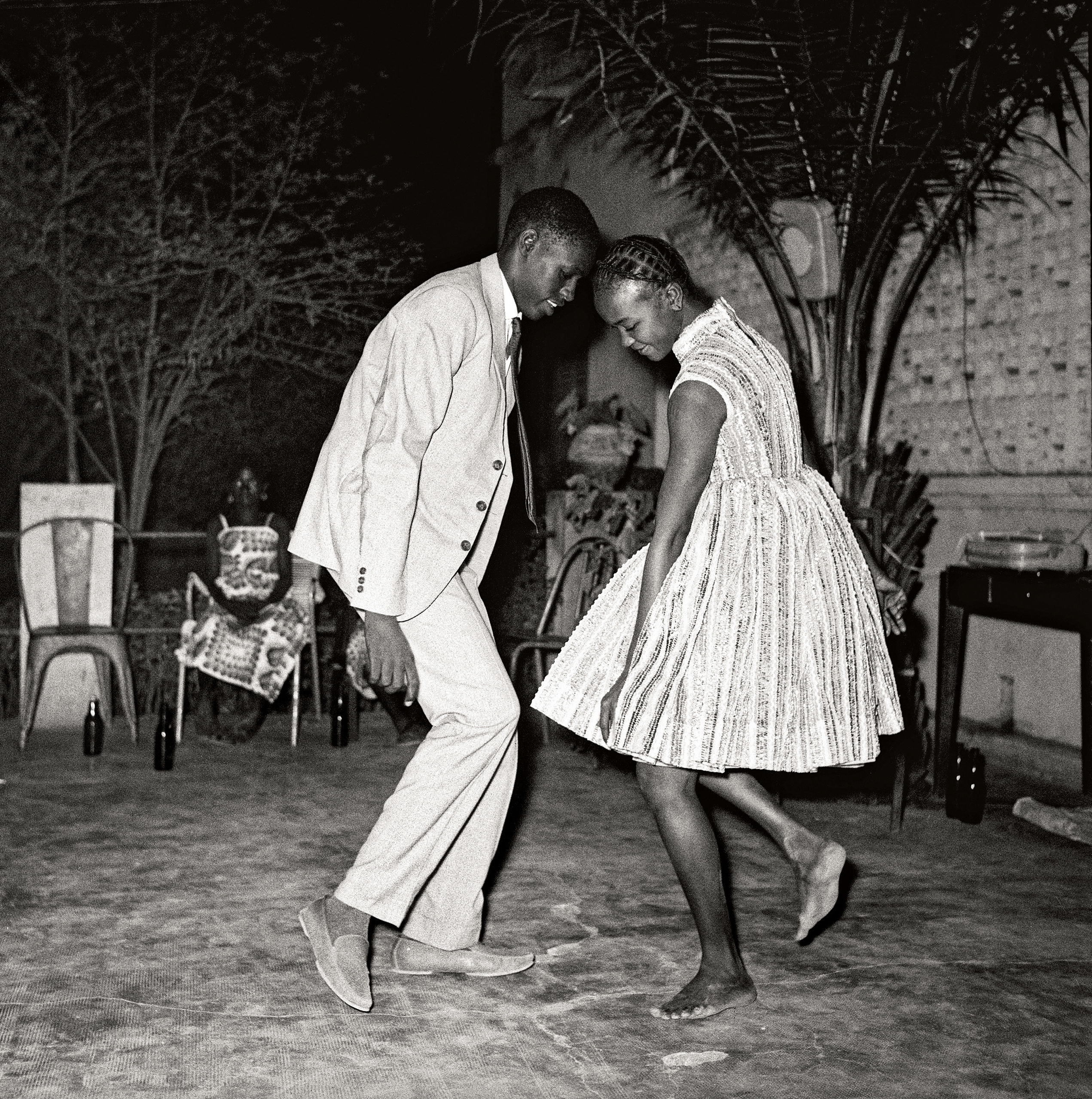 PHOTOS: Malick Sidibe Shows Mali's Youth With A Groovy 'Twist
