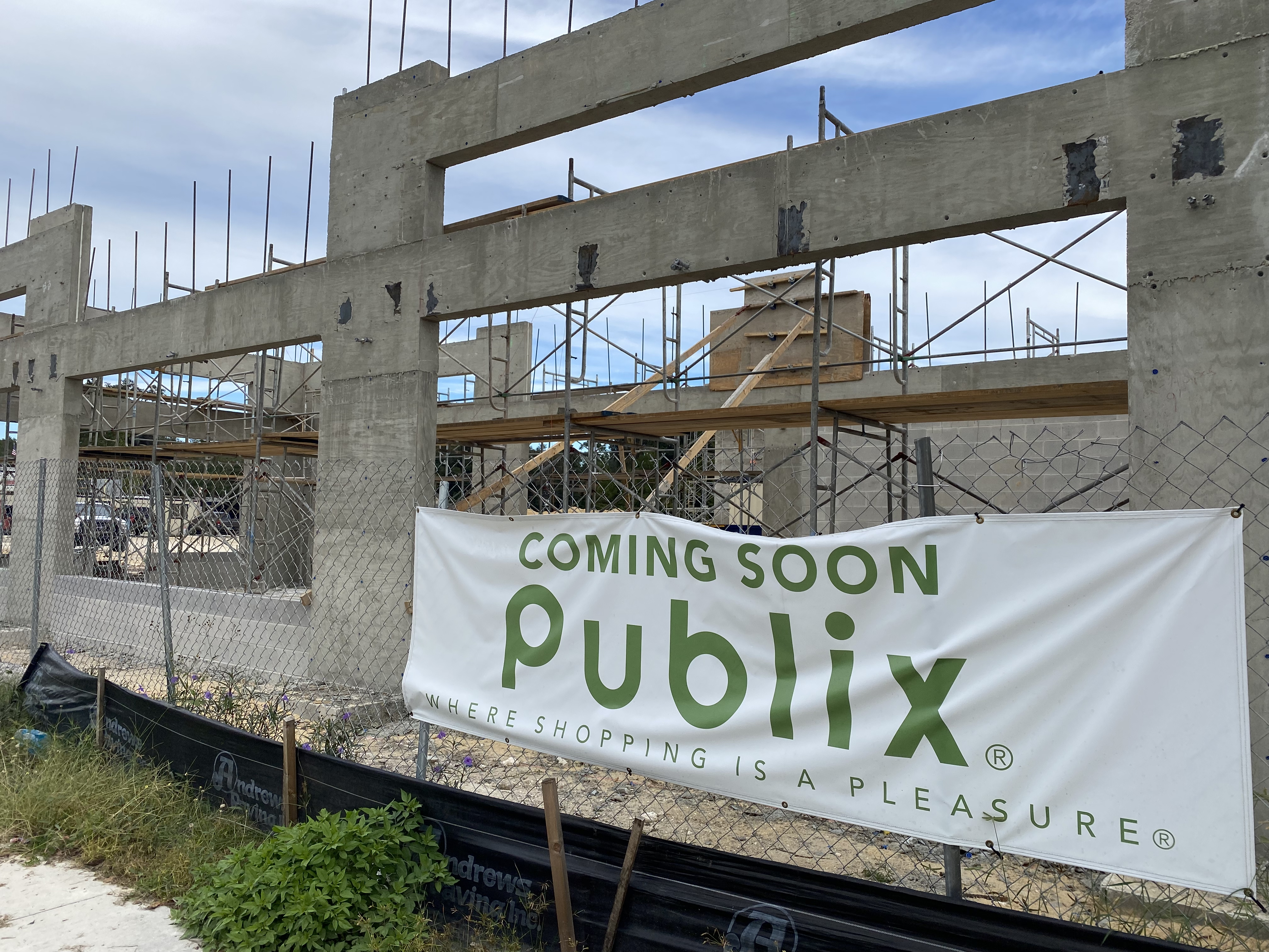 The Westgate Publix is expected to finish construction in 2022