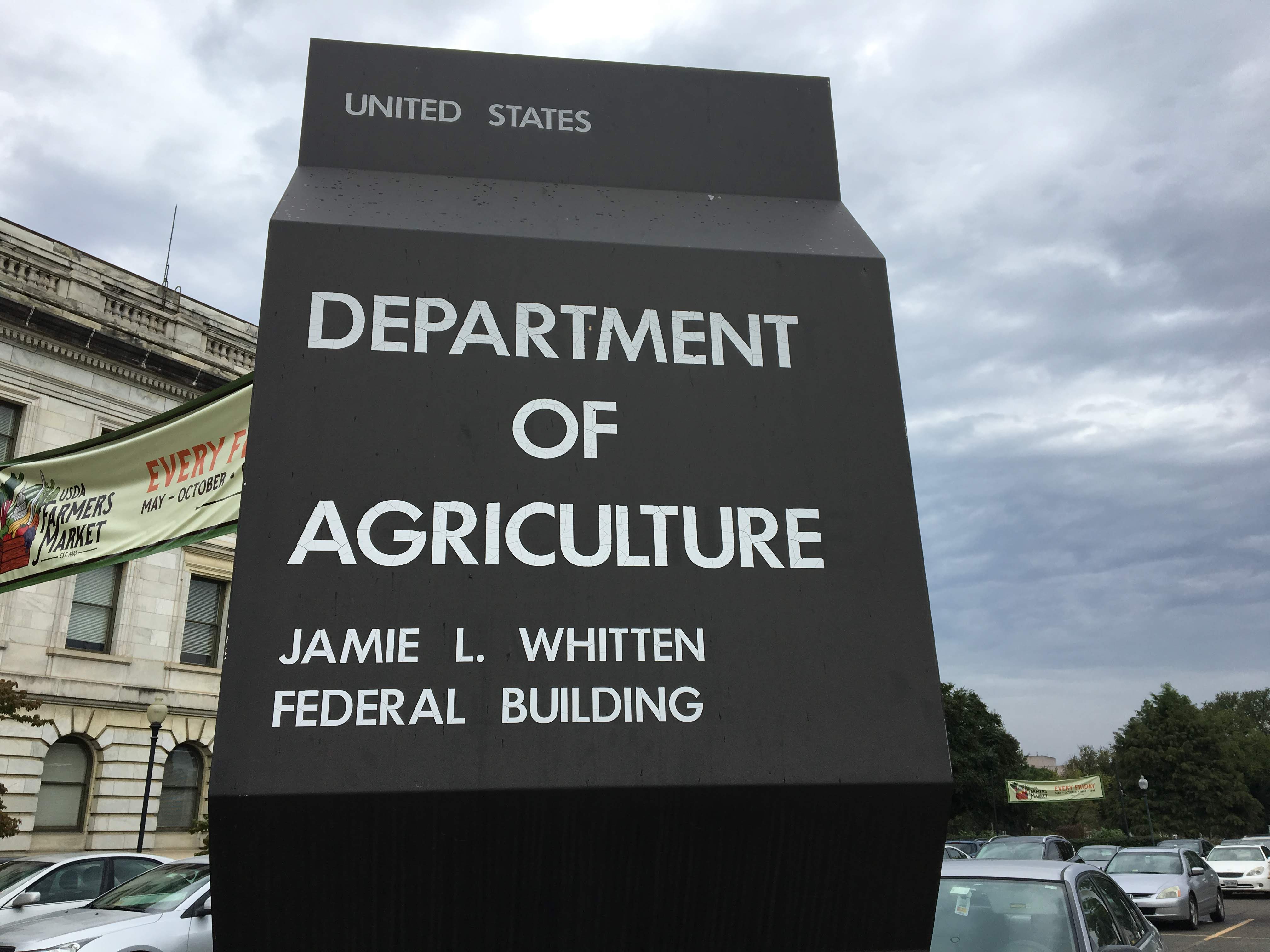 The feds are pledging $1 billion to put small meatpackers on better footing against the big guys - Vimarsana News
