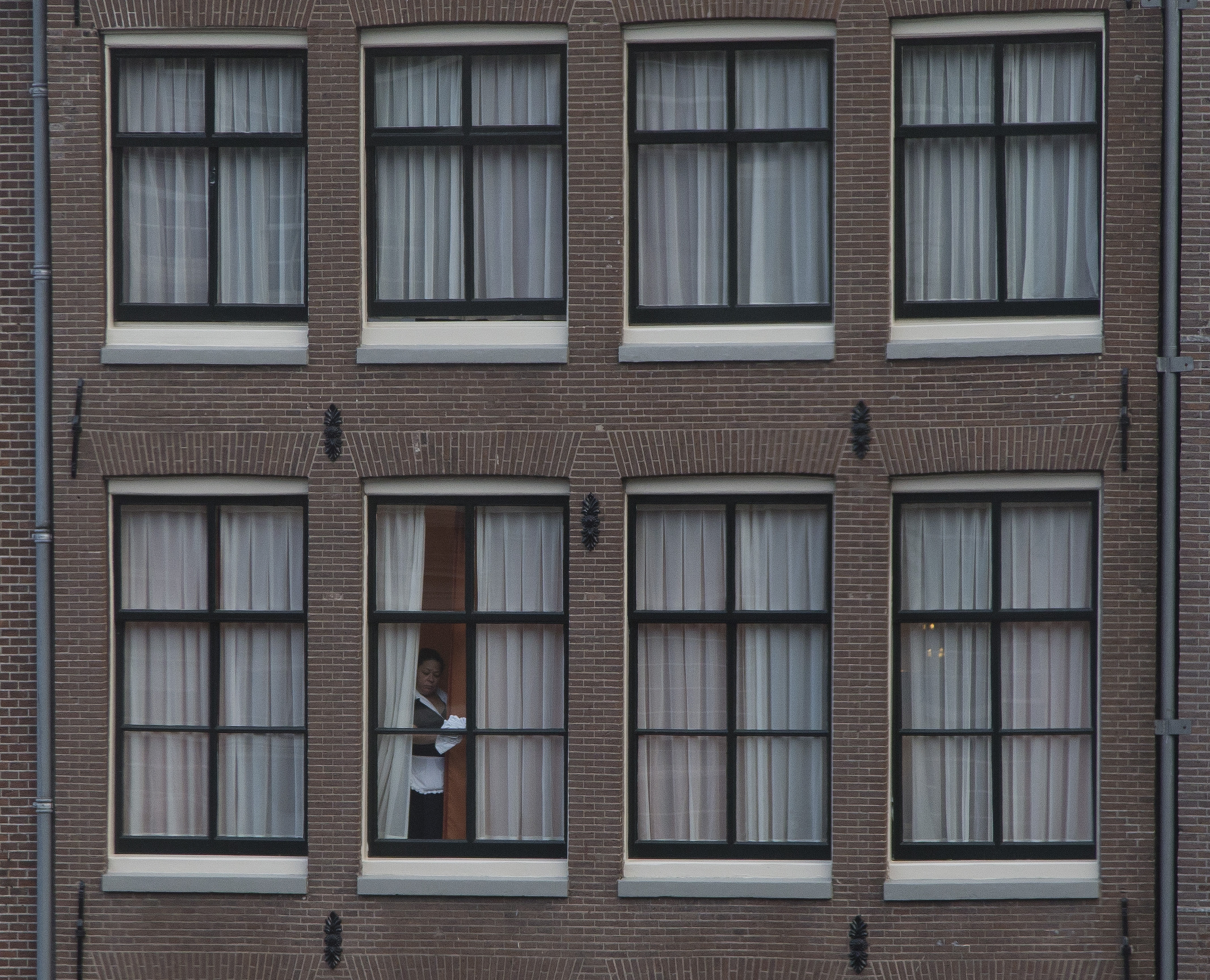 Tipping On Vacation: Sometimes It's Obvious; Sometimes It's Rude | KNKX  Public Radio