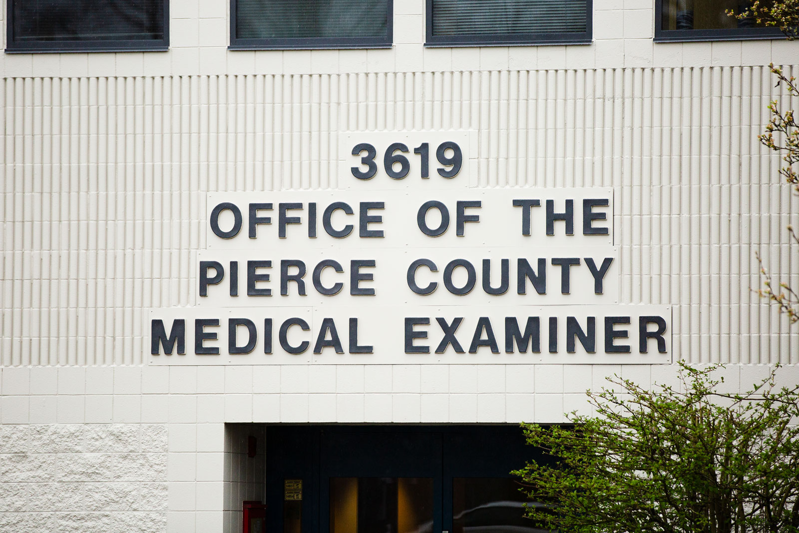 Pierce County medical examiner announces upcoming retirement amid  investigation | KNKX Public Radio