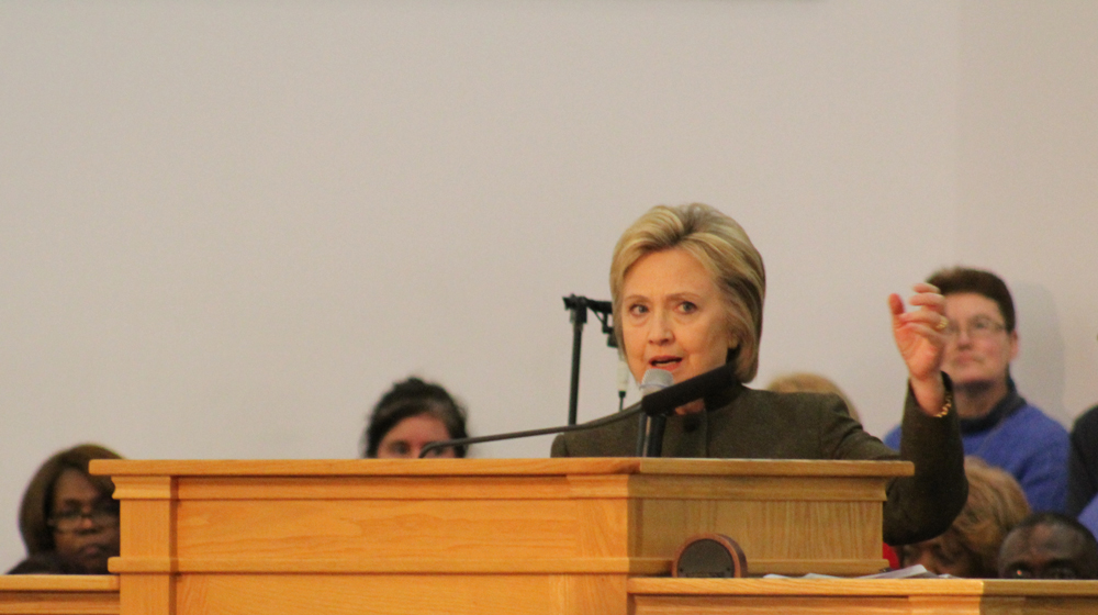 Hillary Clinton visits Flint, calls the crisis 
