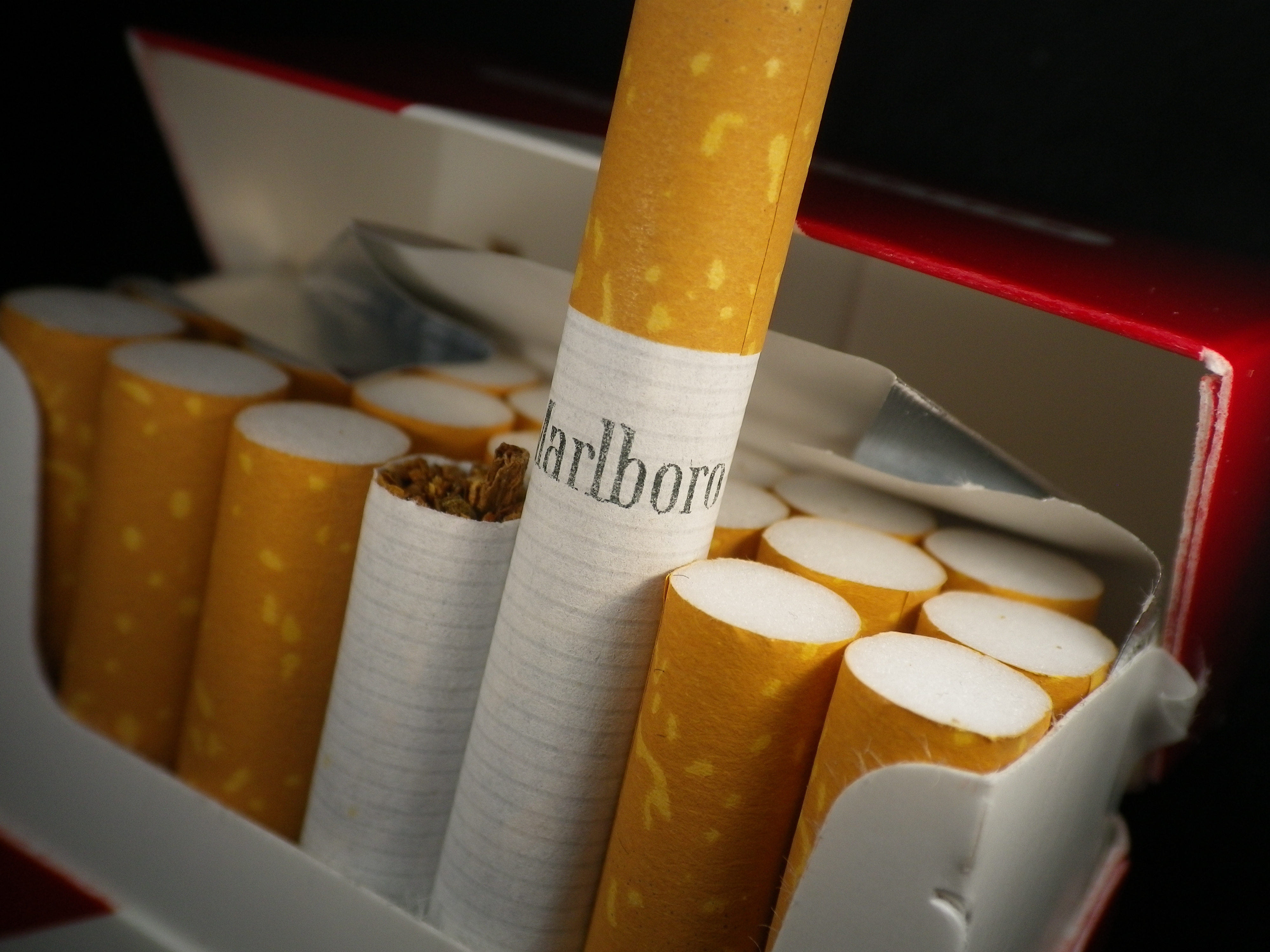 Gov. Cuomo Signs Law Raising NY Smoking Age