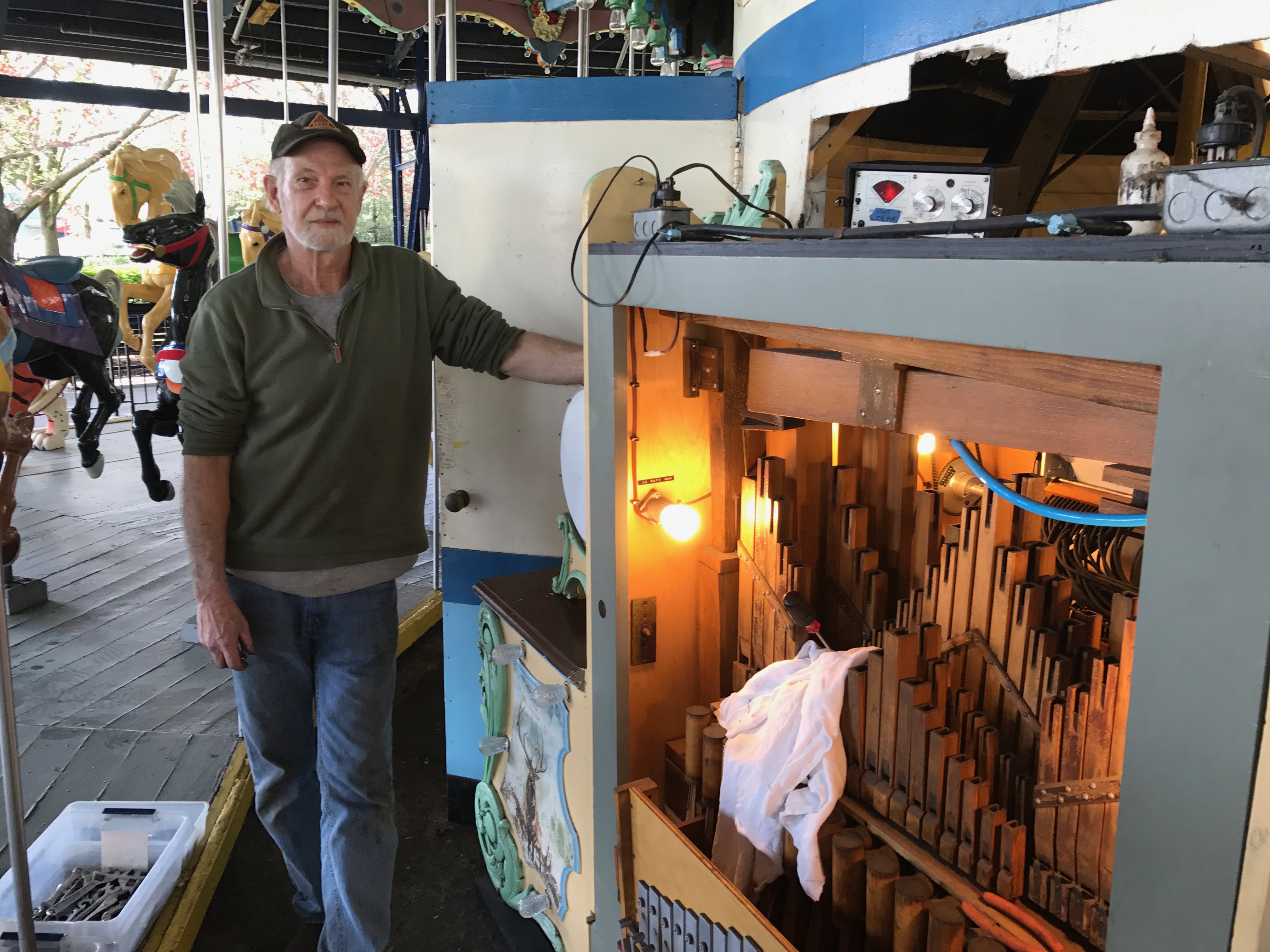 フィギュリン　オーケストラ Still Old School: Kennywood Prepares Its Century-Old Carousel