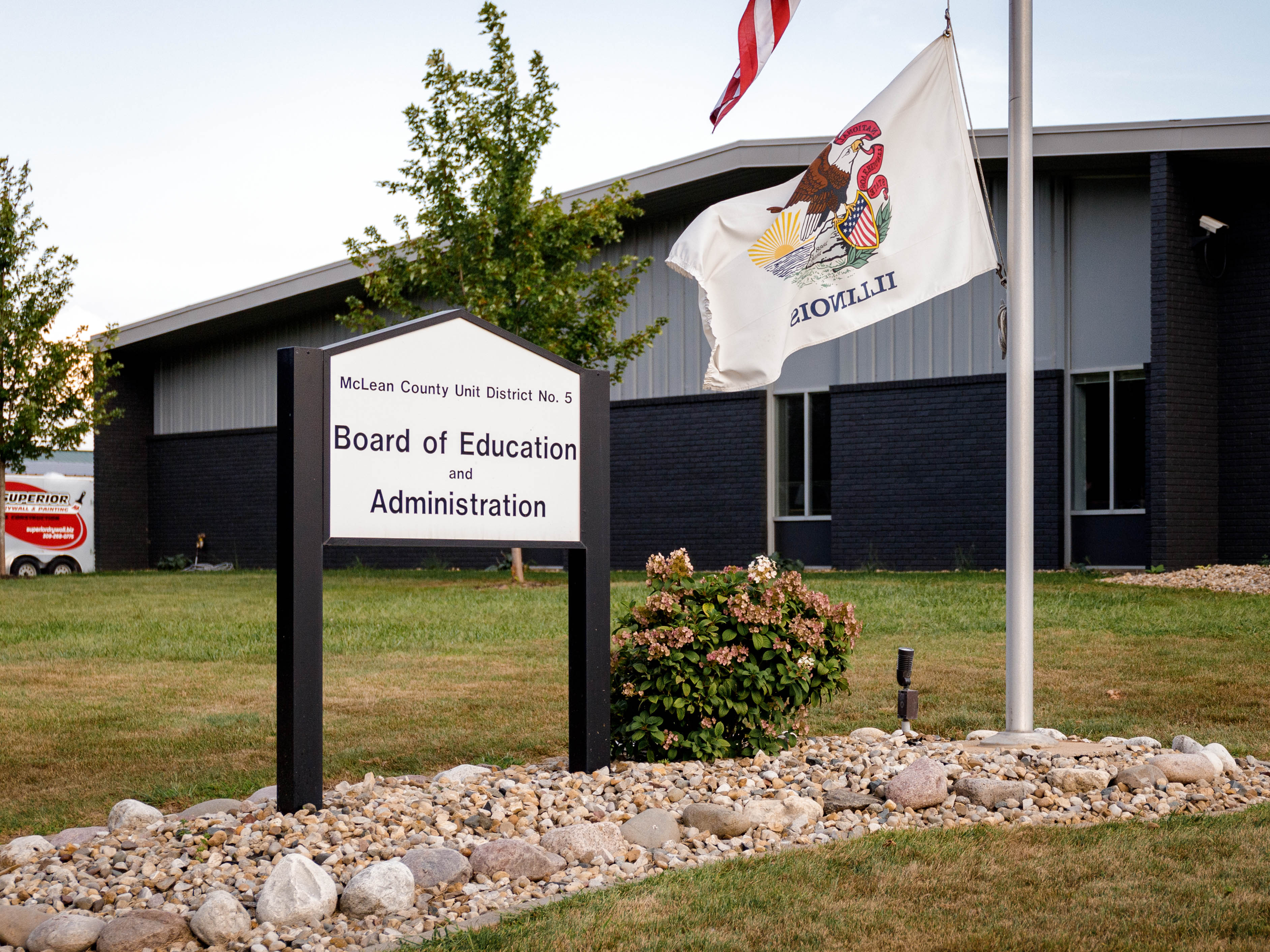Rejecting teacher resignations, Unit 5 tests how Illinois might respond to  staffing shortage | WGLT