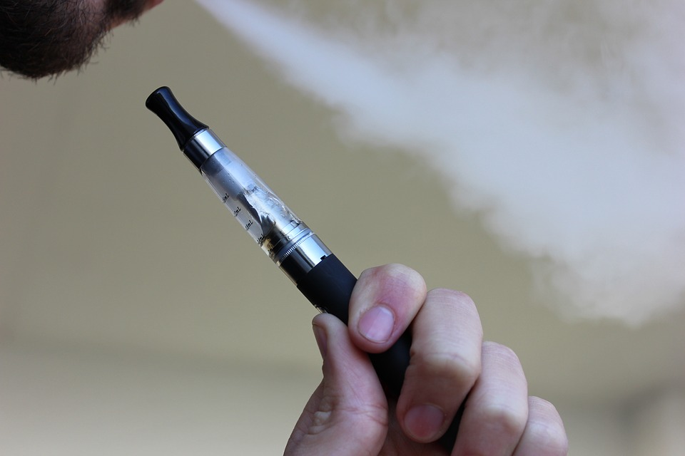 elfbar elfa master akku Disposable Vape vs Refillable Vape Kits