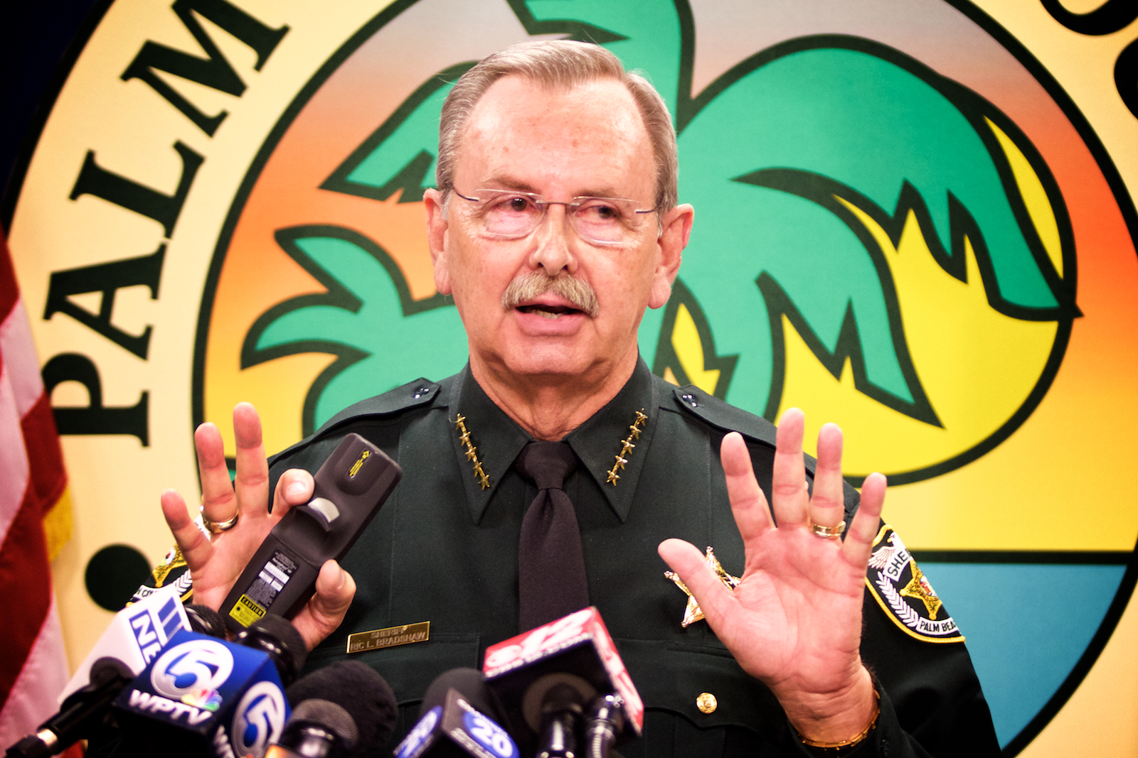 palm-beach-county-sheriff-ric-bradshaw-projected-to-win-primary-race-wlrn