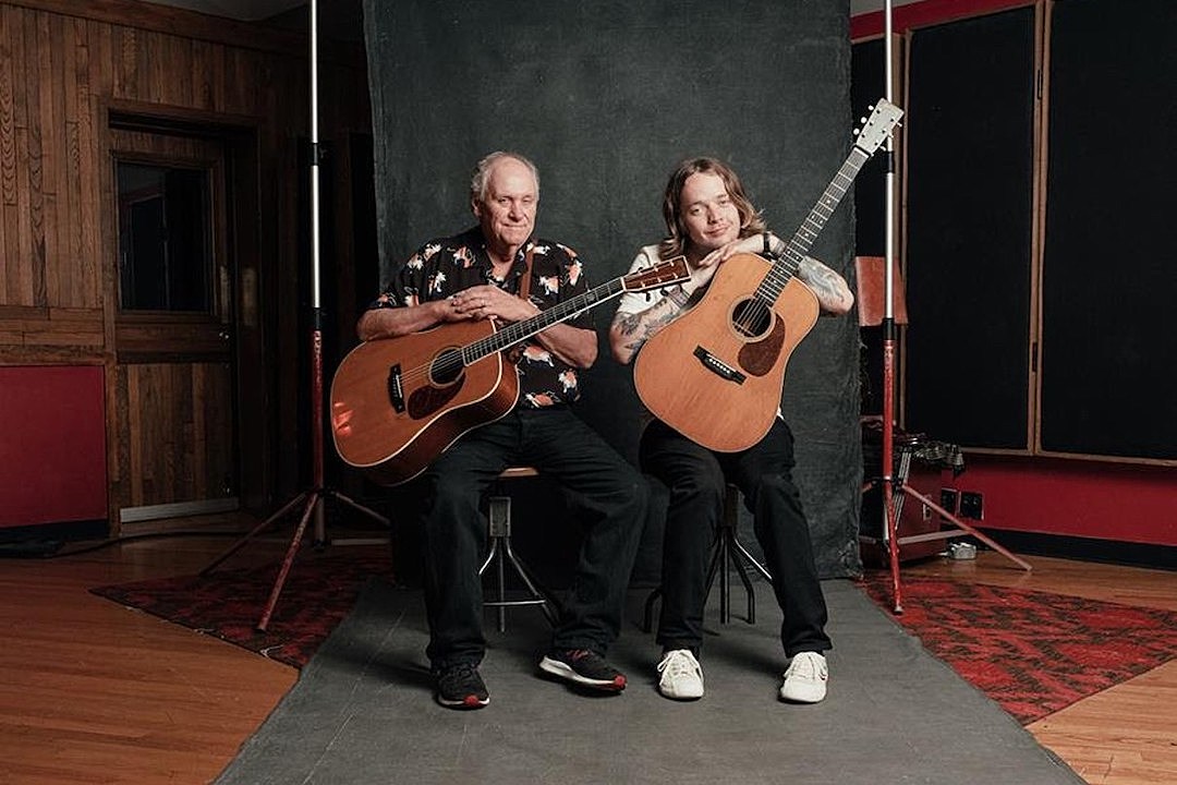 Billy Strings will release an album of covers with his dad